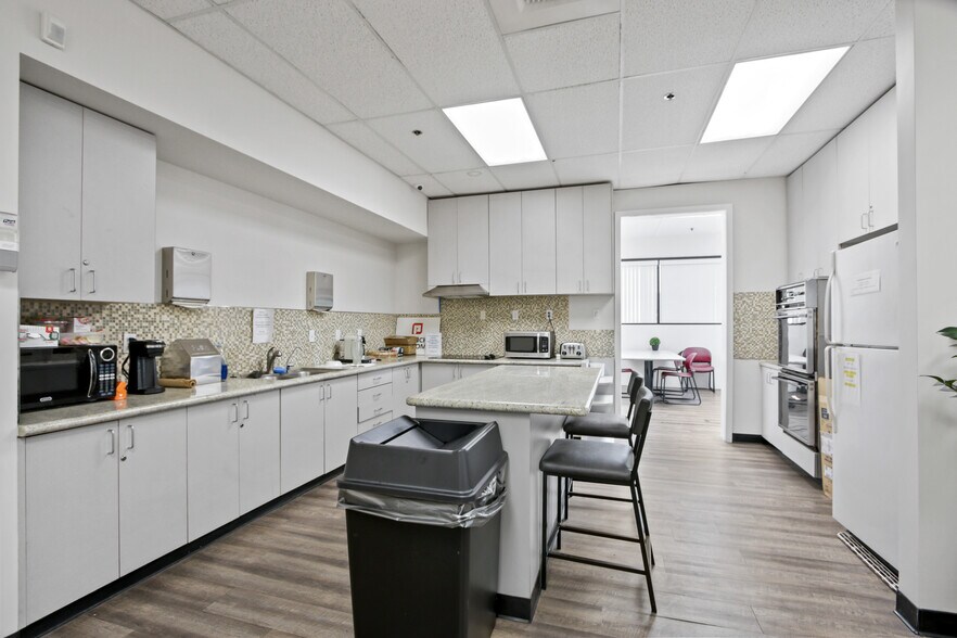 More Photos Of 4900 E Hunter Ave, Anaheim Manufacturing For Sale