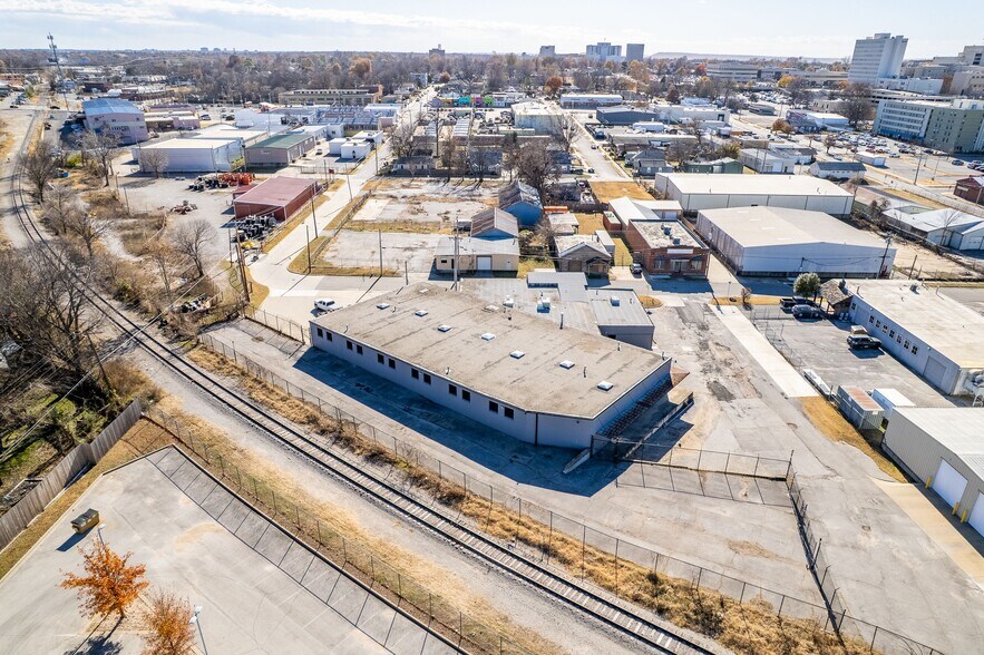 More Photos Of 2005 E 7th Pl, Tulsa Warehouse For Lease
