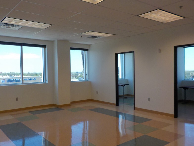 More Photos Of 5700 N Exp 77/83, Brownsville Medical For Lease
