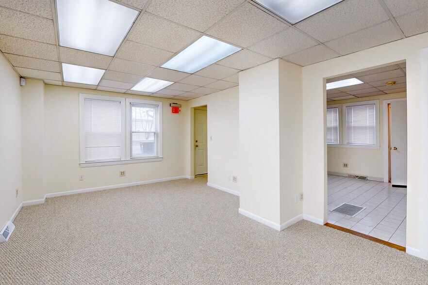 More Photos Of 17 Lark Ave, Saugus Office For Lease