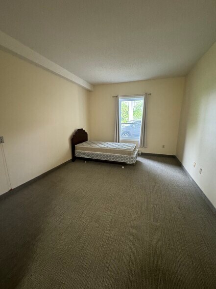 More Photos Of 725 Gibralter St, Norfolk Flex For Sale