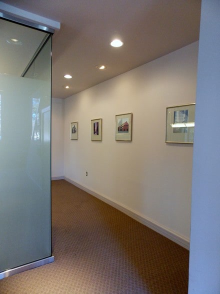 More Photos Of 1118 General Washington Memori Blvd, Washington Crossing Office For Lease