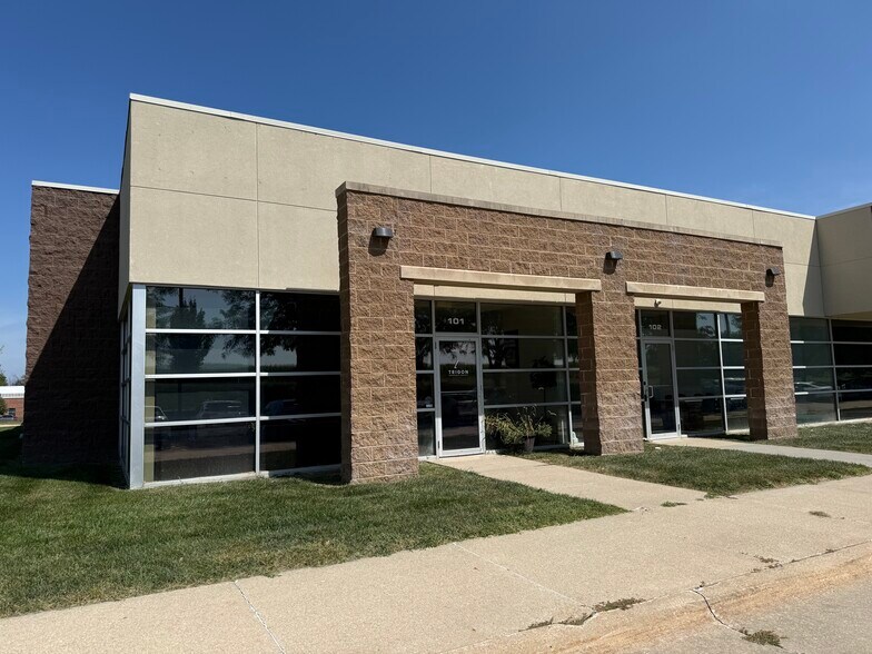 Primary Photo Of 2665 SE Oak Tree Ct, Ankeny Light Distribution For Lease