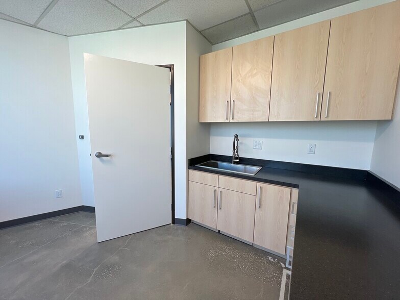 More Photos Of 420 E 3rd St, Los Angeles Medical For Lease