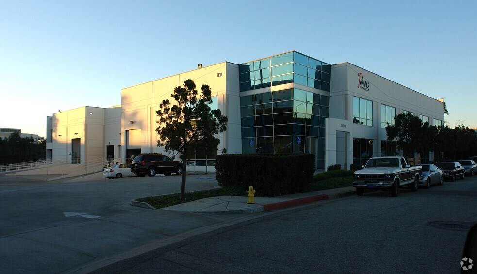 More Photos Of 20710 Manhattan Pl, Torrance Light Manufacturing For Lease