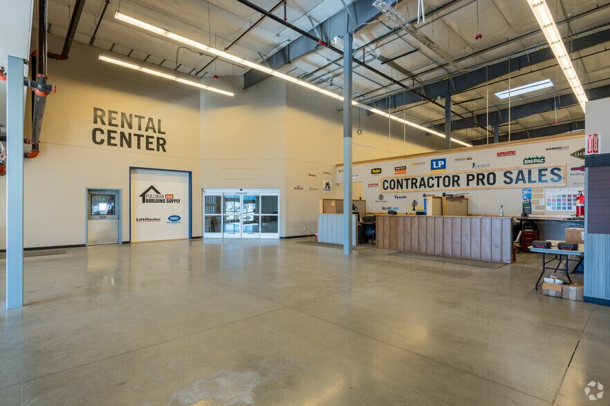 More Photos Of 400 SE Fairmount Dr, Pullman Department Store For Sale