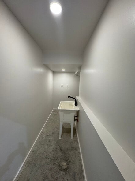 More Photos Of 10020 Darden Hill Rd, Austin Light Distribution For Sale