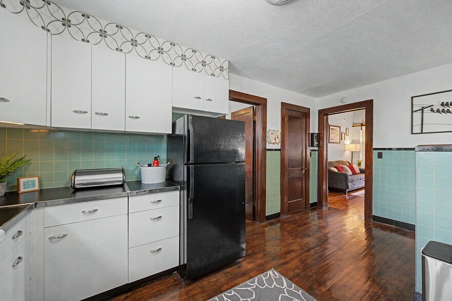 More Photos Of 806 12th St, Belle Plaine Storefront Retail Residential For Sale