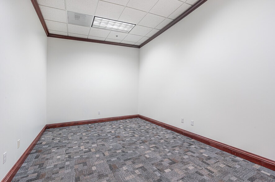 More Photos Of 810 Denbeste Ct, Windsor Office For Lease