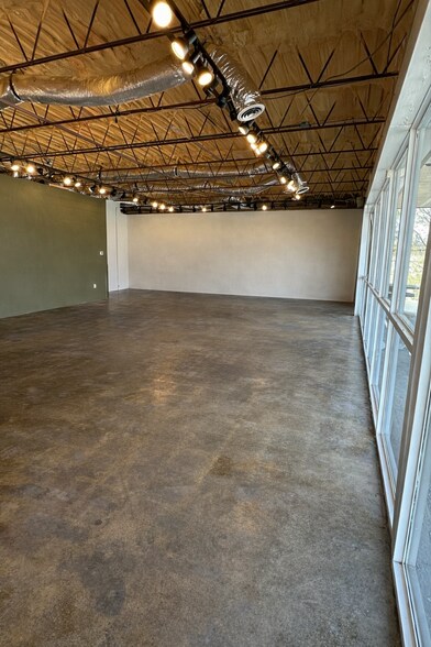 More Photos Of 8182 E Brainerd Rd, Chattanooga General Retail For Lease
