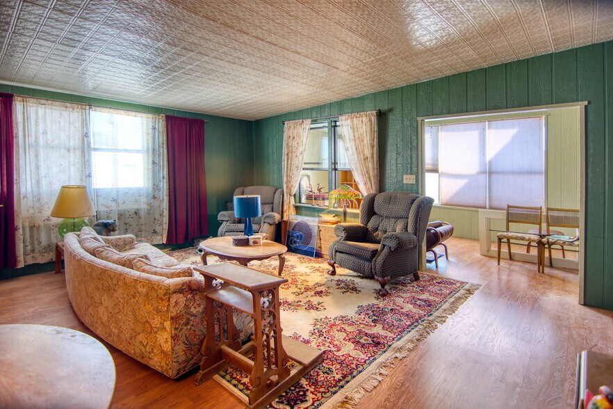 More Photos Of 226 Fort McKavitt St, Mason Hospitality For Sale