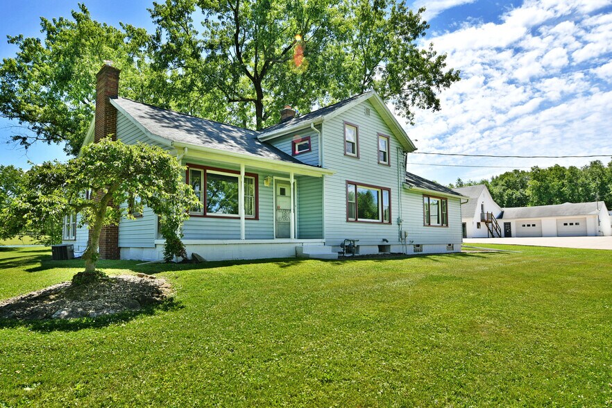 More Photos Of 4085 Herner County Line Rd, Southington Showroom For Sale