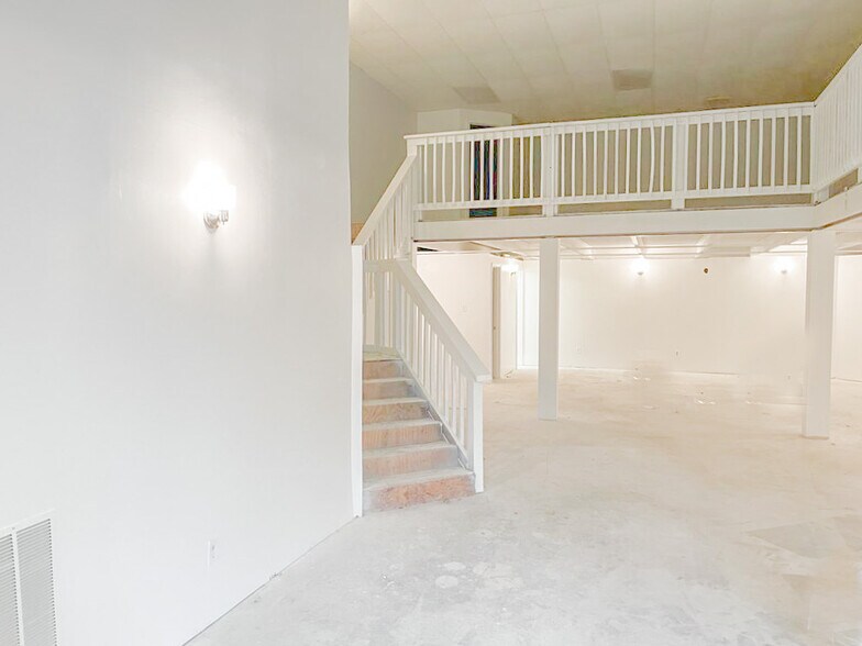 More Photos Of 5601 General Washington Dr, Alexandria Showroom For Sale