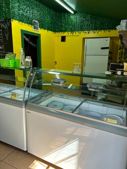 More Photos Of 18130 S US Highway 301, Wimauma Storefront For Sale