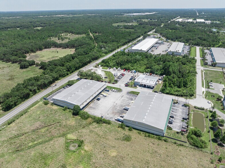 More Photos Of 4960 E Lakeland Commerce Pky, Lakeland Flex For Lease