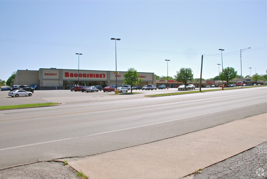More Photos Of 601-701 Palo Pinto St, Weatherford Unknown For Lease