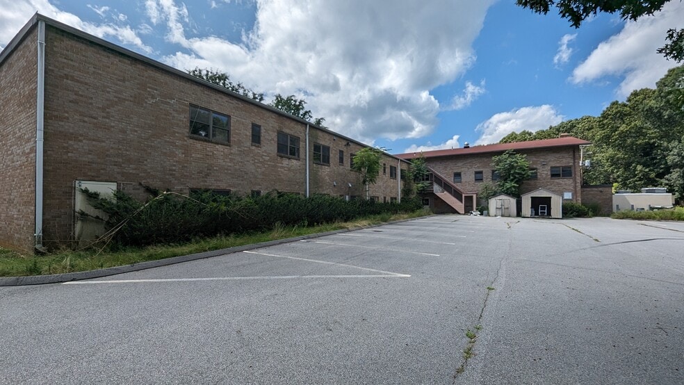 More Photos Of 60 Crouch Ave, Norwich Skilled Nursing Facility For Sale