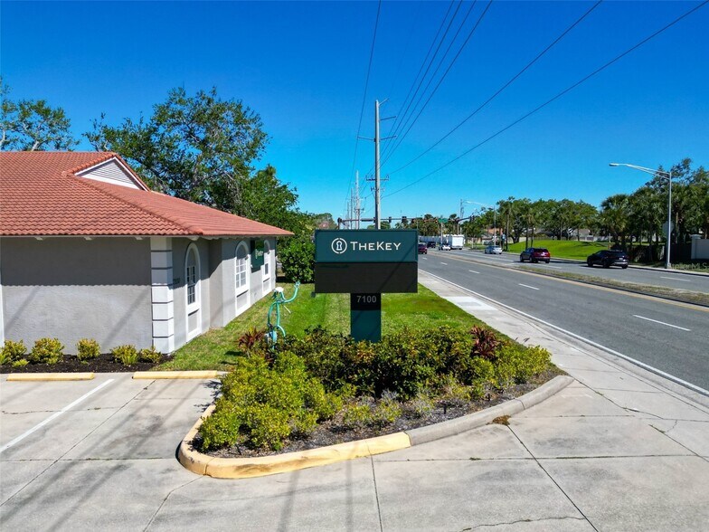 More Photos Of 7100 S Beneva Rd, Sarasota Office For Lease