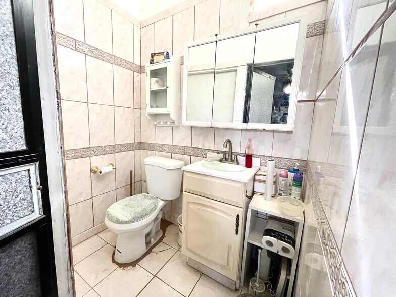 More Photos Of 9 Ontario St, Liberty Freestanding For Sale