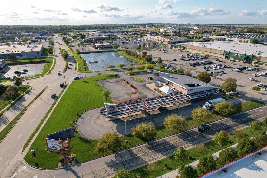 More Photos Of 608 W Town Center Blvd, Champaign Restaurant For Sale