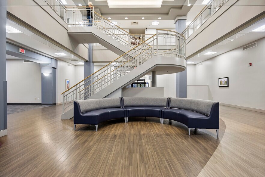 More Photos Of 711-713 Troy Schenectady Rd, Latham Medical For Lease