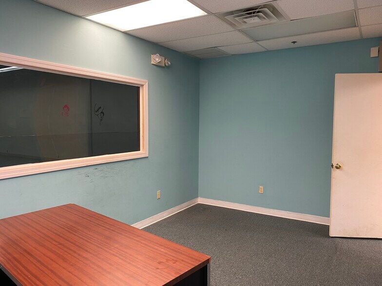 More Photos Of 90 S Park St, Willimantic Warehouse For Lease