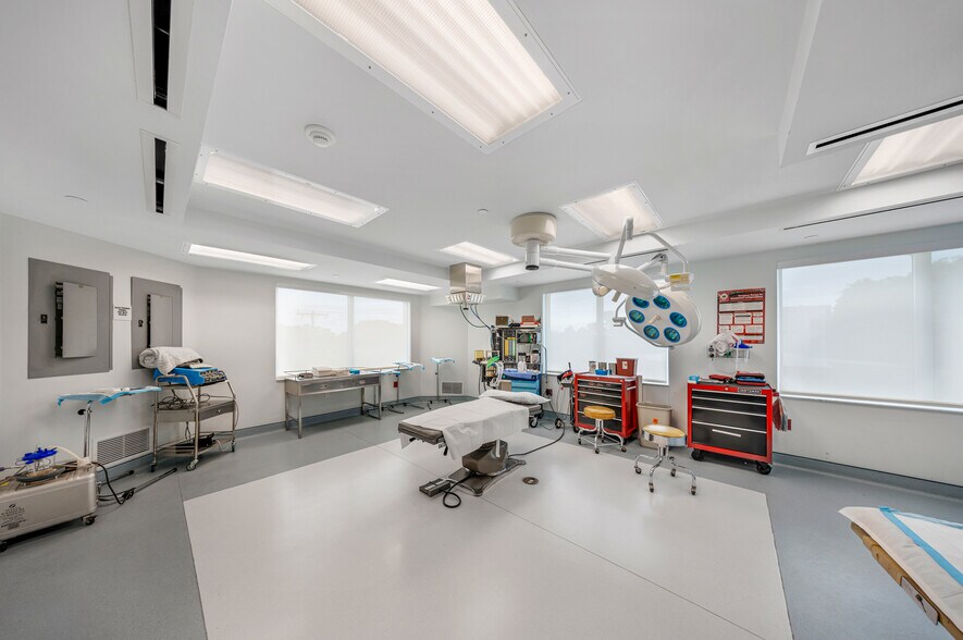 More Photos Of 1693 SW 27th Ave, Miami Office For Sale