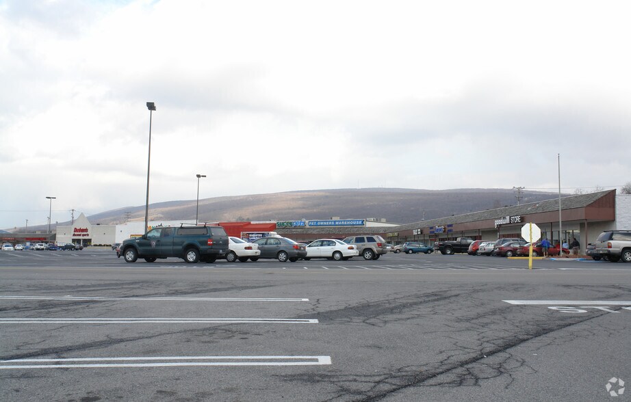 More Photos Of 275 Park Hills Plz, Altoona General Retail For Lease