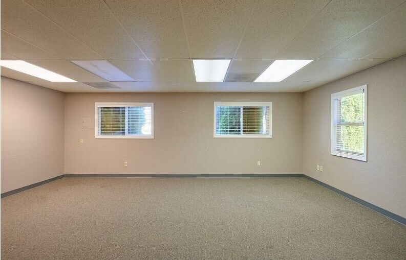 More Photos Of 2316 E Portland Rd, Newberg Storefront Retail Office For Sale