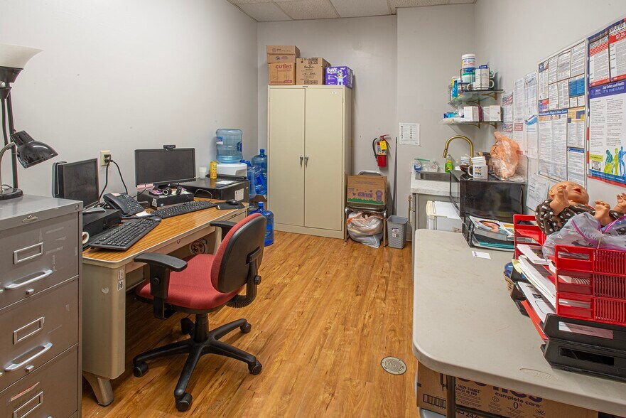 More Photos Of 15 Straw Ave, Northampton Office For Lease