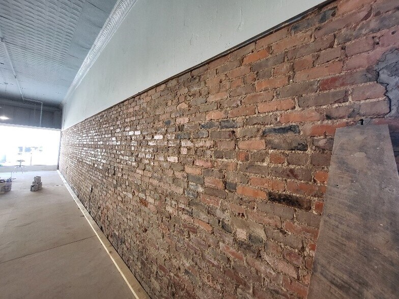 More Photos Of 101-103 W Main St, Manchester Storefront Retail Office For Lease