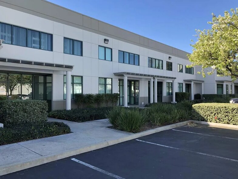 More Photos Of 3100 E Cedar St, Ontario Warehouse For Lease