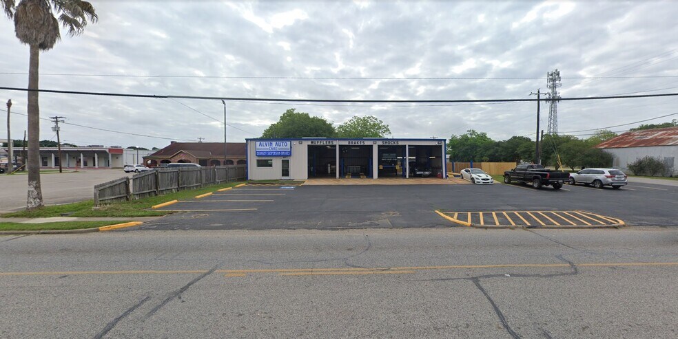 More Photos Of 817 S Gordon St, Alvin Auto Repair For Sale