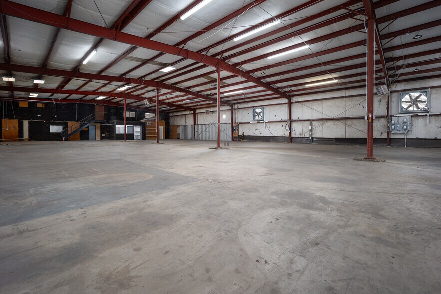 More Photos Of 2805 Broce Dr, Norman Warehouse For Sale
