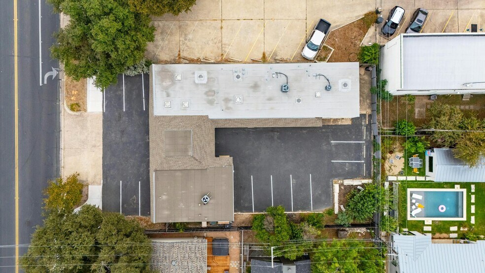 More Photos Of 2413-2415 Greenlawn Pky, Austin Office For Sale