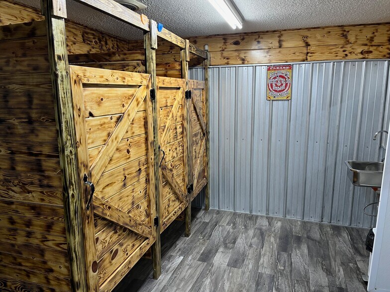 More Photos Of 149 Industrial Park Rd, Sharon Industrial For Sale