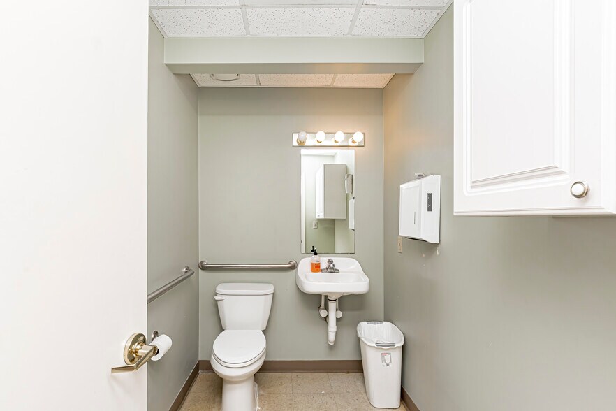 More Photos Of 8425 Cumberland Pl, Baton Rouge Medical For Lease