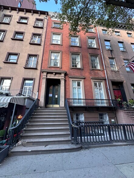 More Photos Of 241 W 14th St, New York Specialty For Sale