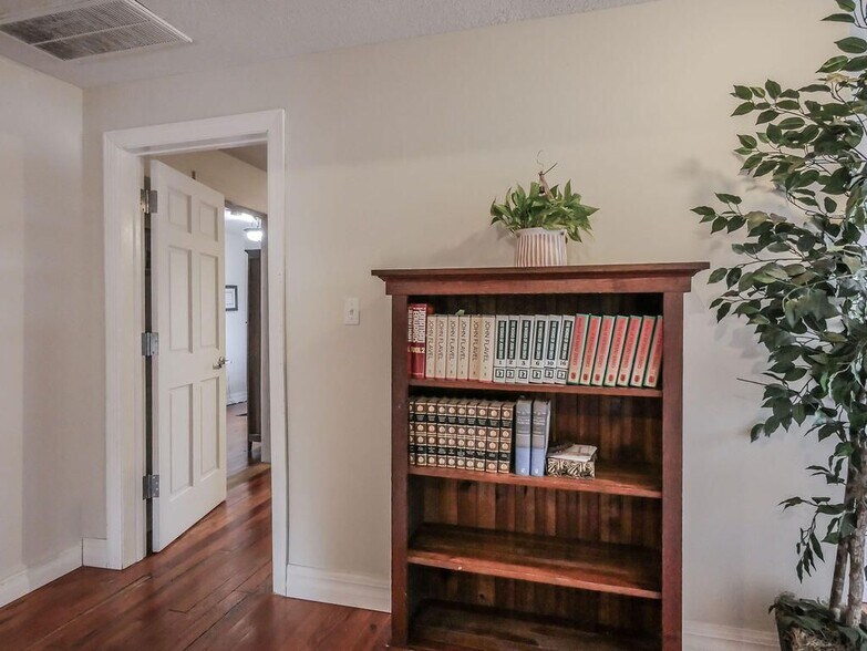 More Photos Of 203 W Washington Ave, Athens Freestanding For Sale