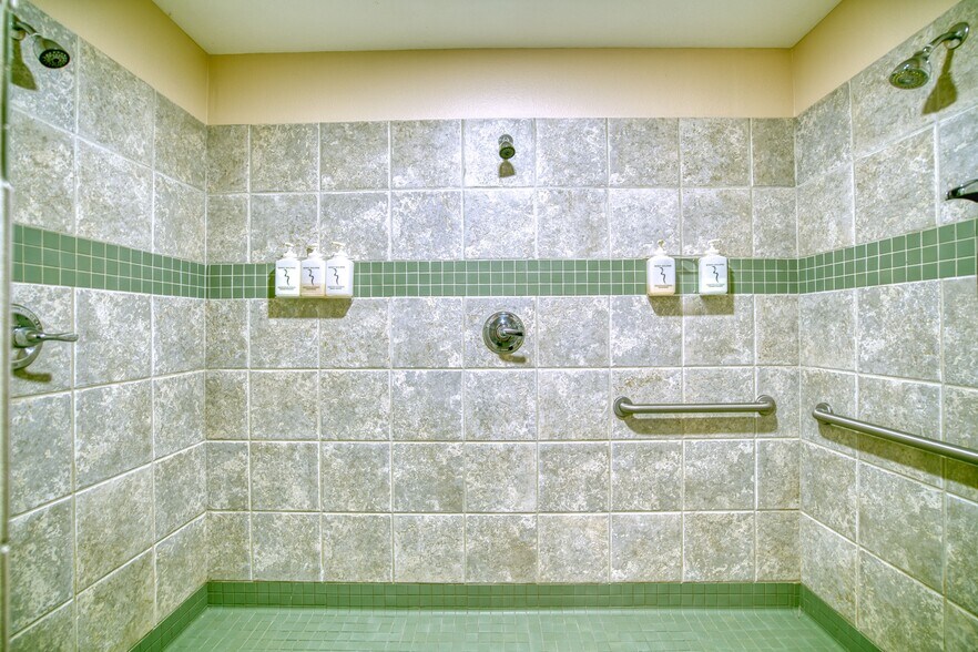 More Photos Of 310-390 Lashley St, Longmont General Retail For Lease