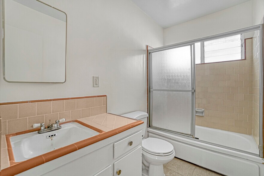 More Photos Of 904 N Spaulding Ave, Los Angeles Apartments For Sale