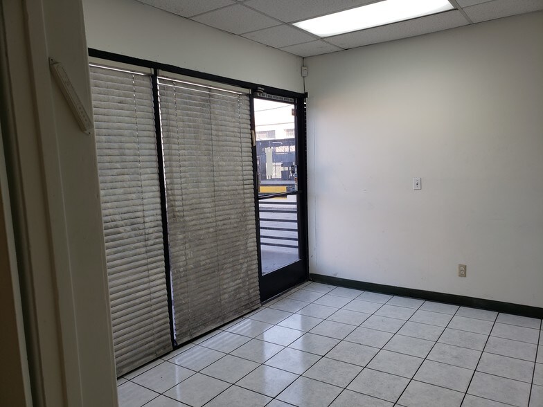 More Photos Of 4500 District Blvd, Vernon Manufacturing For Lease