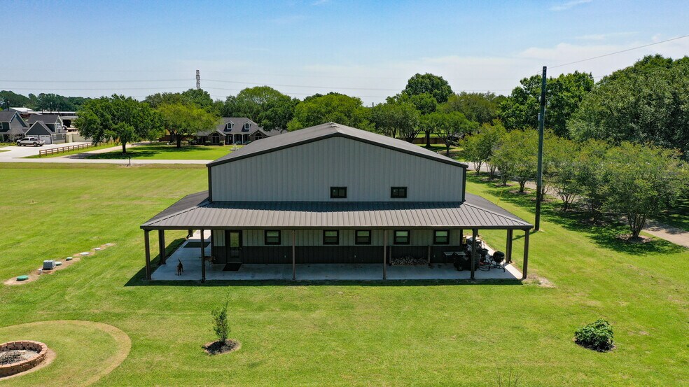 More Photos Of 10711 Hidden Lake Ln, Richmond Distribution For Sale