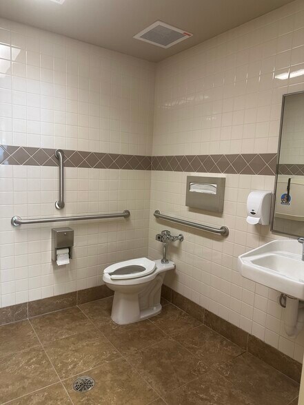 More Photos Of 811-867 N 900 W, Orem Office For Sale