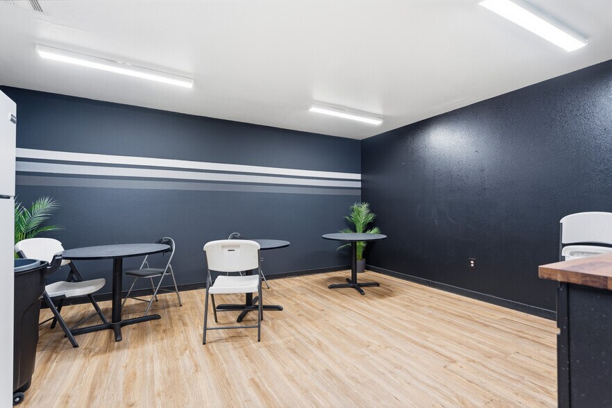 More Photos Of 22900 W Skelly Rd, Haskell Light Manufacturing For Sale