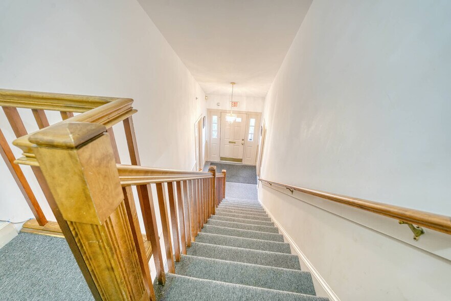 More Photos Of 8 Brookes Ave, Gaithersburg Office Residential For Sale