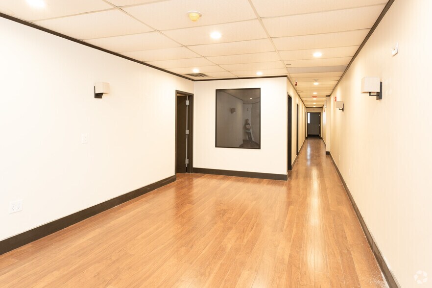 More Photos Of 725 River Rd, Edgewater Medical For Lease