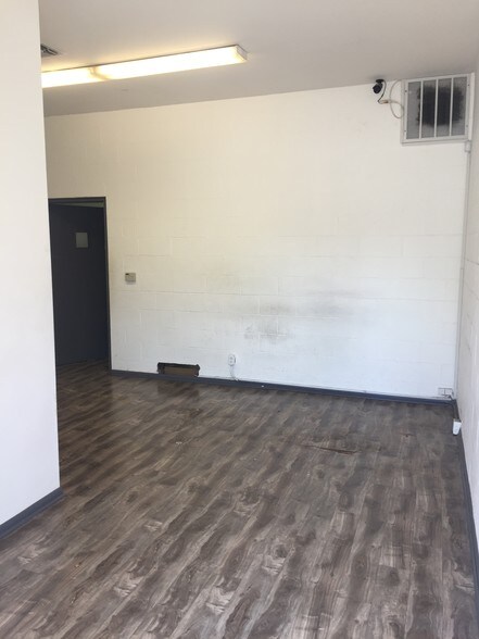 More Photos Of 900 W Hyde Park Blvd, Inglewood Warehouse For Lease