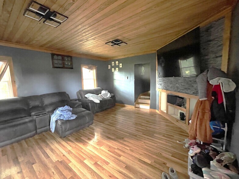 More Photos Of 19 Mason Corner Rd, Saint Albans Multifamily For Sale