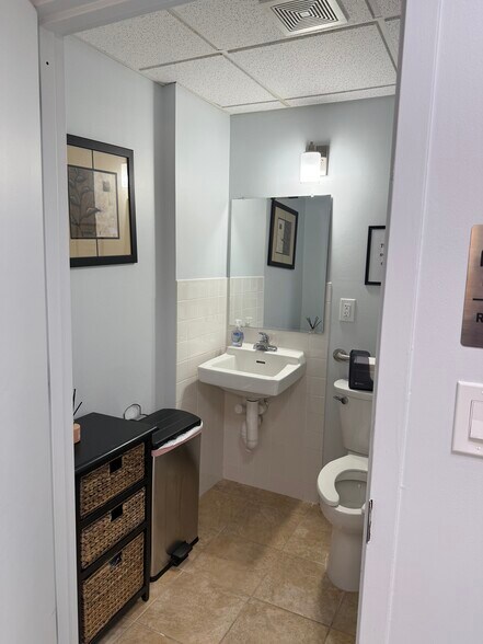 More Photos Of 225 Gordons Corner Rd, Manalapan Township Medical For Lease
